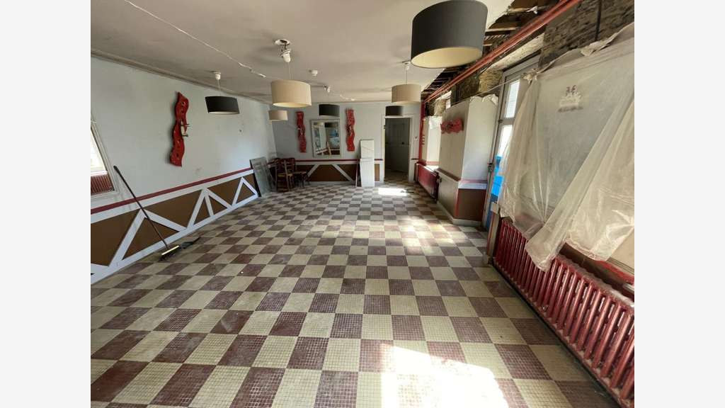 Cède immeuble ancien hôtel 300m² à Plumeliau (56)