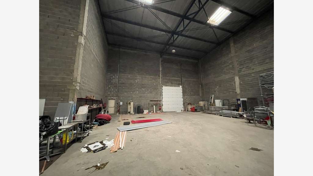 Entrepôt 700m² à vendre proche Portet-sur-Garonne