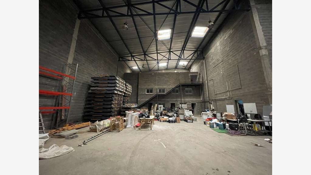 Entrepôt 700m² à vendre proche Portet-sur-Garonne