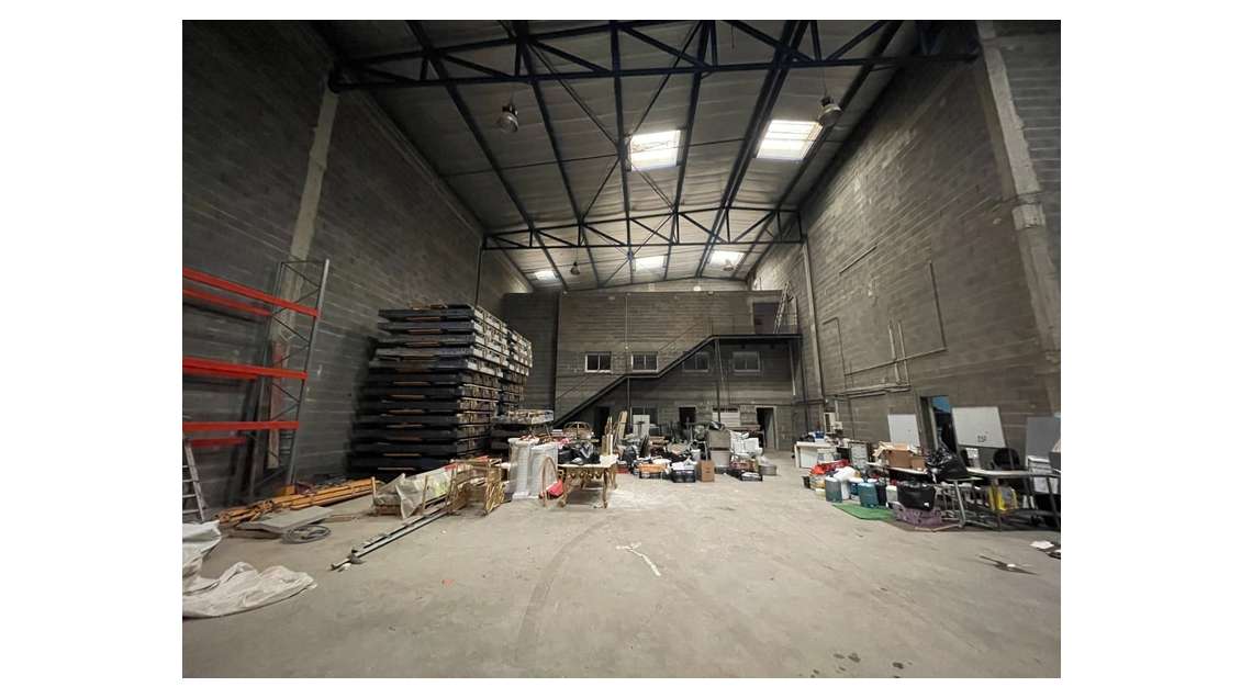 Entrepôt 700m² à vendre proche Portet-sur-Garonne
