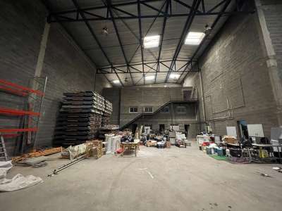 Entrepôt 700m² à vendre proche Portet-sur-Garonne