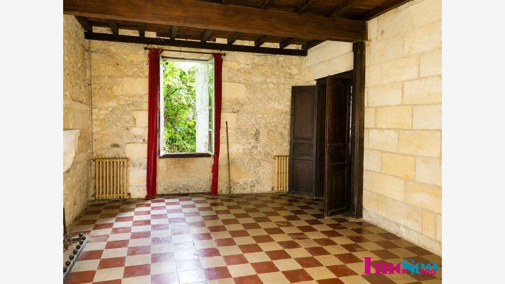 Ensemble immobilier viticole à vendre à Rions