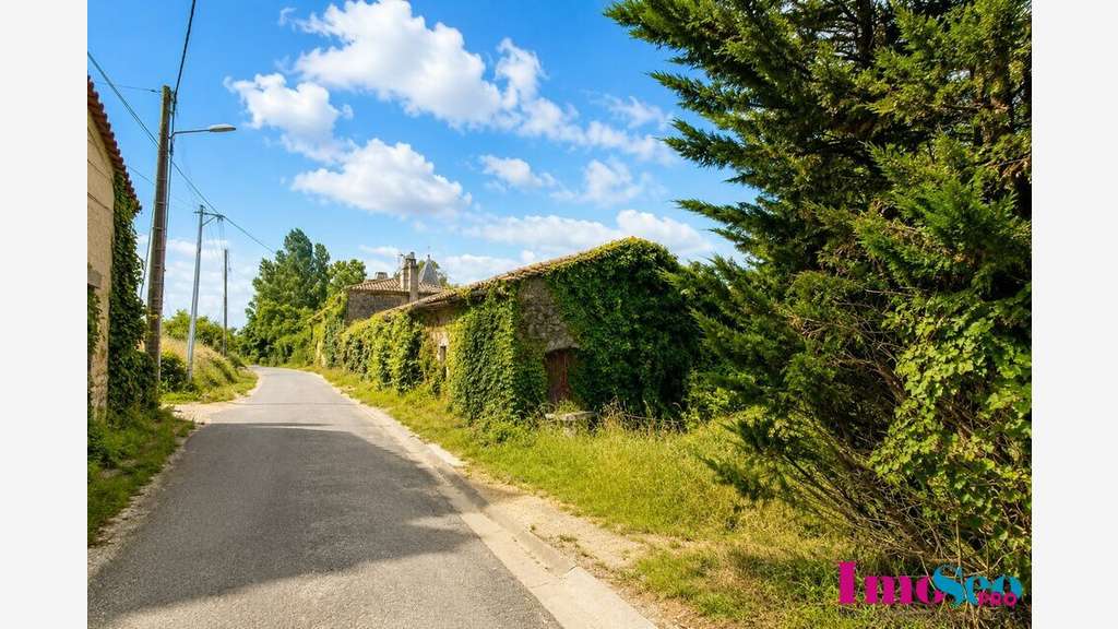 Ensemble immobilier viticole à vendre à Rions