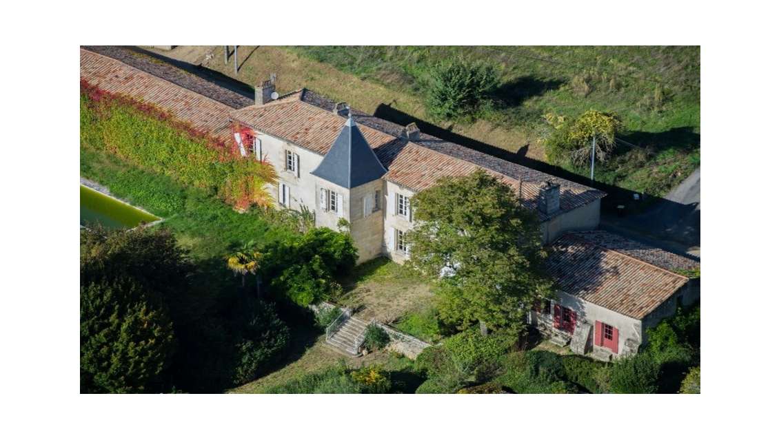 Ensemble immobilier viticole à vendre à Rions