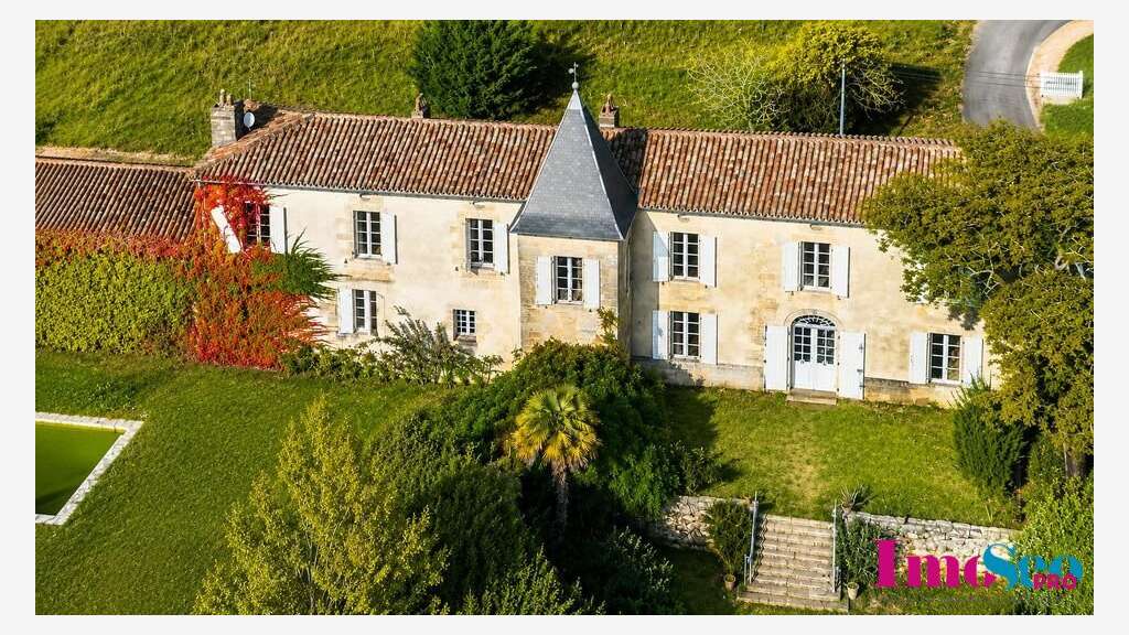 Ensemble immobilier viticole à vendre à Rions
