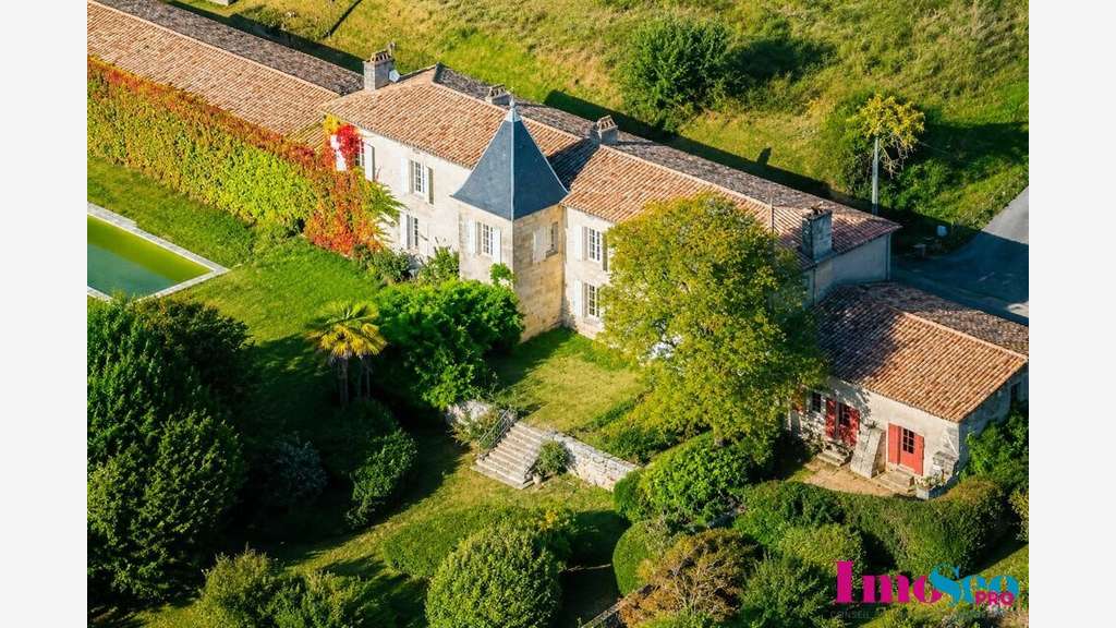 Ensemble immobilier viticole à vendre à Rions