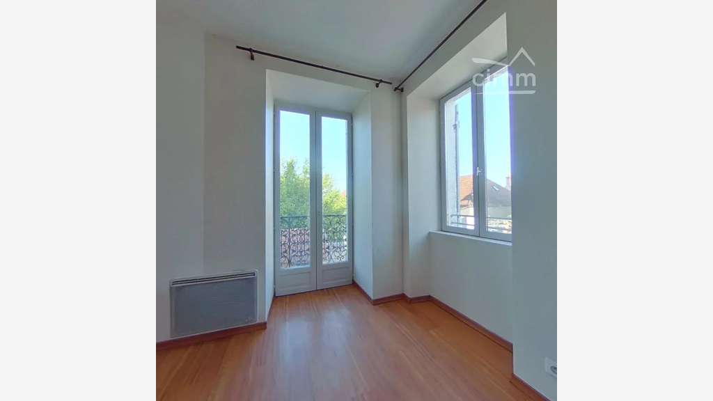 Bien immobilier composé de 5 logements à Rouvray