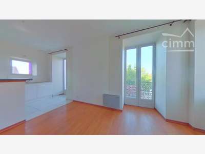 Bien immobilier composé de 5 logements à Rouvray