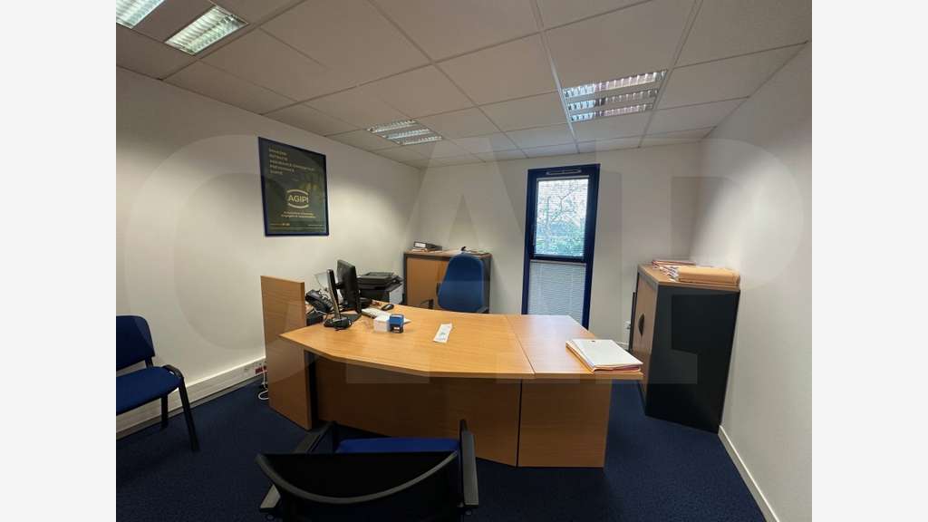 Vente local bureaux  230m² à Saint-Brieuc