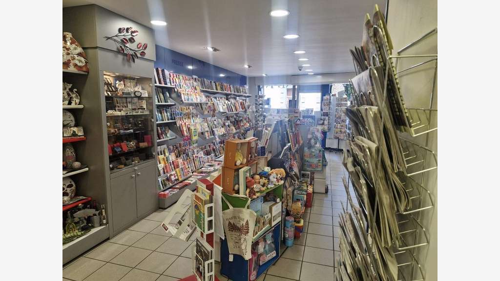 Vente d'Immeuble avec Magasin + Grand Appartement