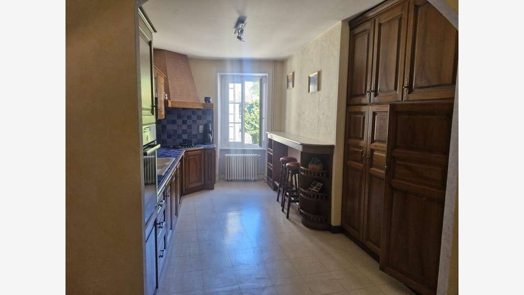 Vente d'Immeuble avec Magasin + Grand Appartement
