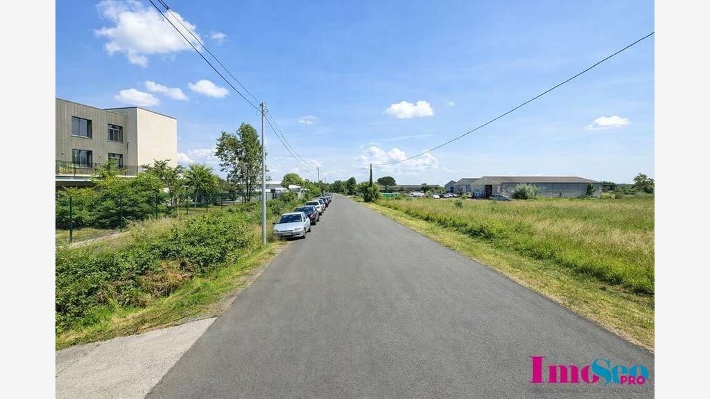 AV terrain de 6911m² à Saint-Louis-de-Montferrand