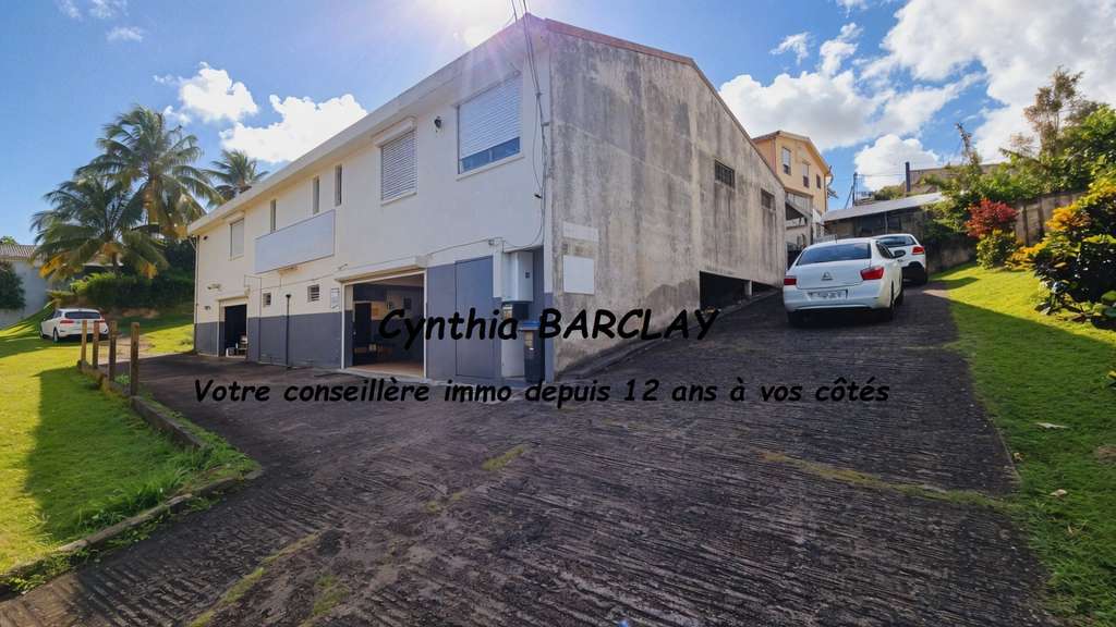 Immeuble sur deux niveaux à Sainte-Marie