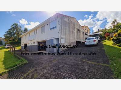 Immeuble sur deux niveaux à Sainte-Marie