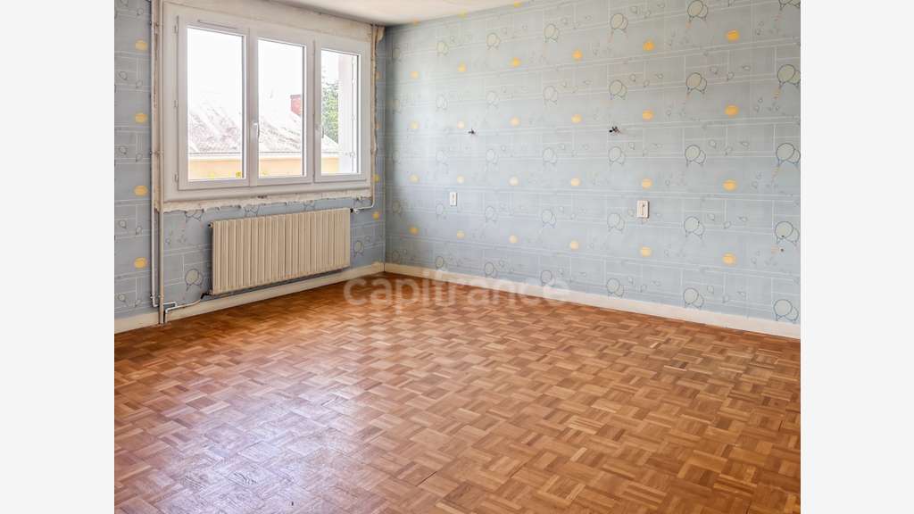 AV maison avec local commercial à Savigné-l'Évêque