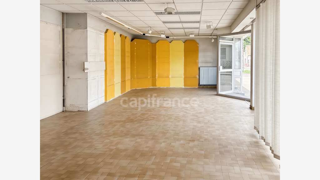 AV maison avec local commercial à Savigné-l'Évêque