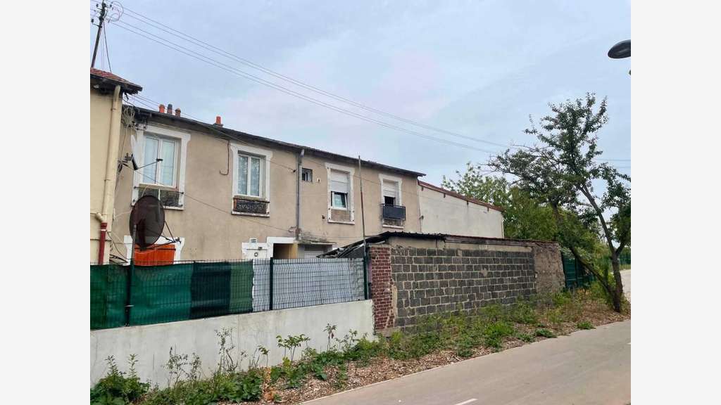 Vente ensemble immobilier de 42m² à Stains
