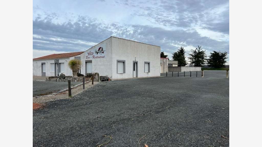 Locaux restauration 60m² à vendre proche Surgères