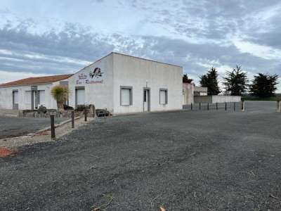 Locaux restauration 60m² à vendre proche Surgères