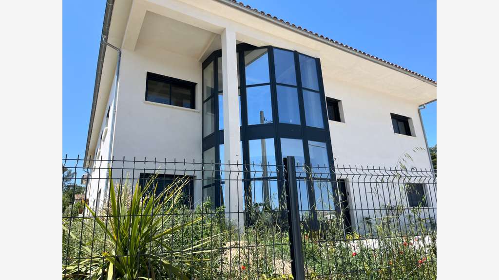 (13) Cabinet de 42m2 à vendre dans le Pôle Santé