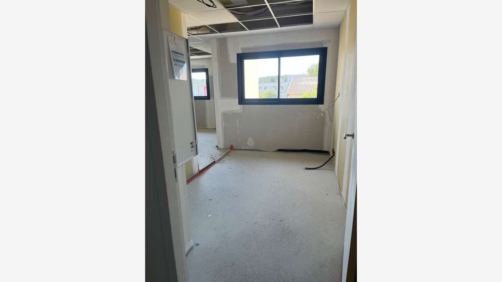(13) Cabinet de 42m2 à vendre dans le Pôle Santé