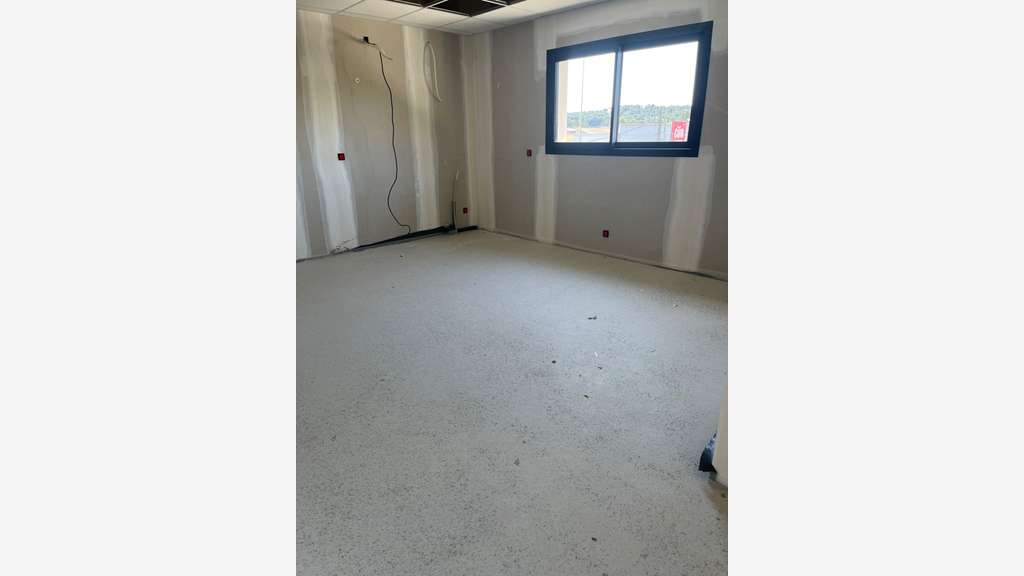 (13) Cabinet de 42m2 à vendre dans le Pôle Santé