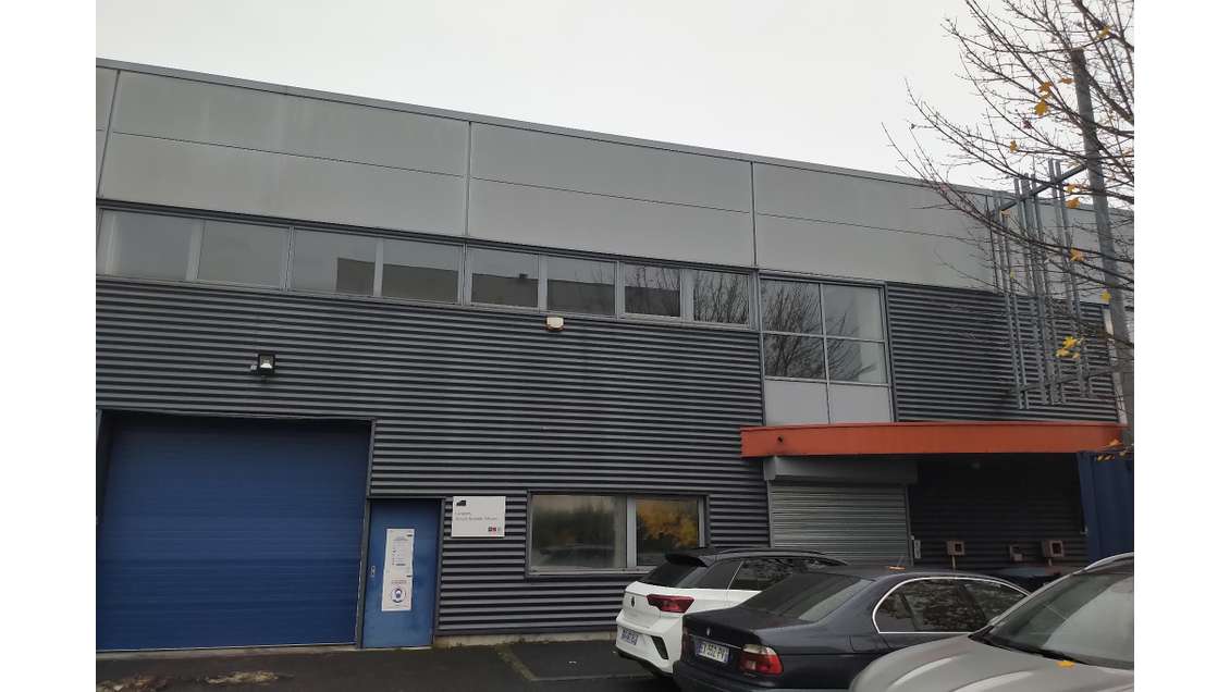 A vendre bureaux loués 142 m² en ZAC à Stains