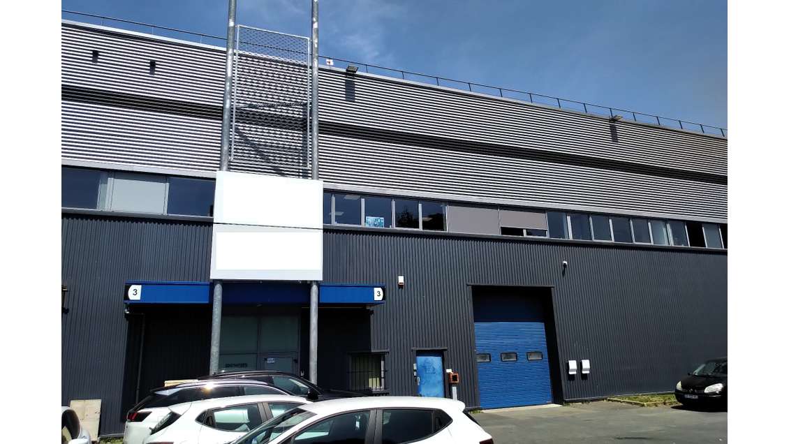 AV bureaux loués 287 m² avec parking à Stains