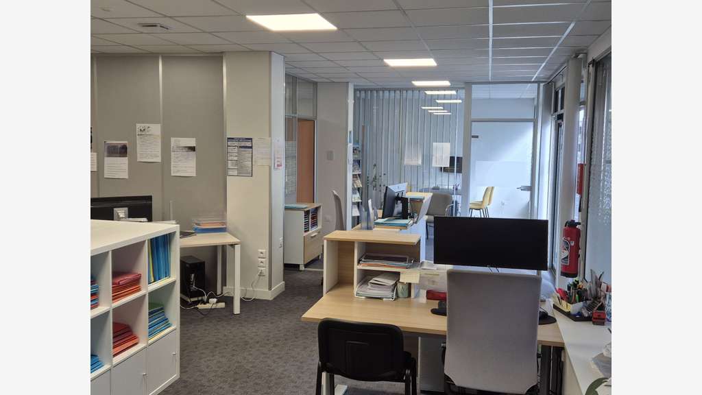 locaux professionnels lumineux, TBE, en accès PMR