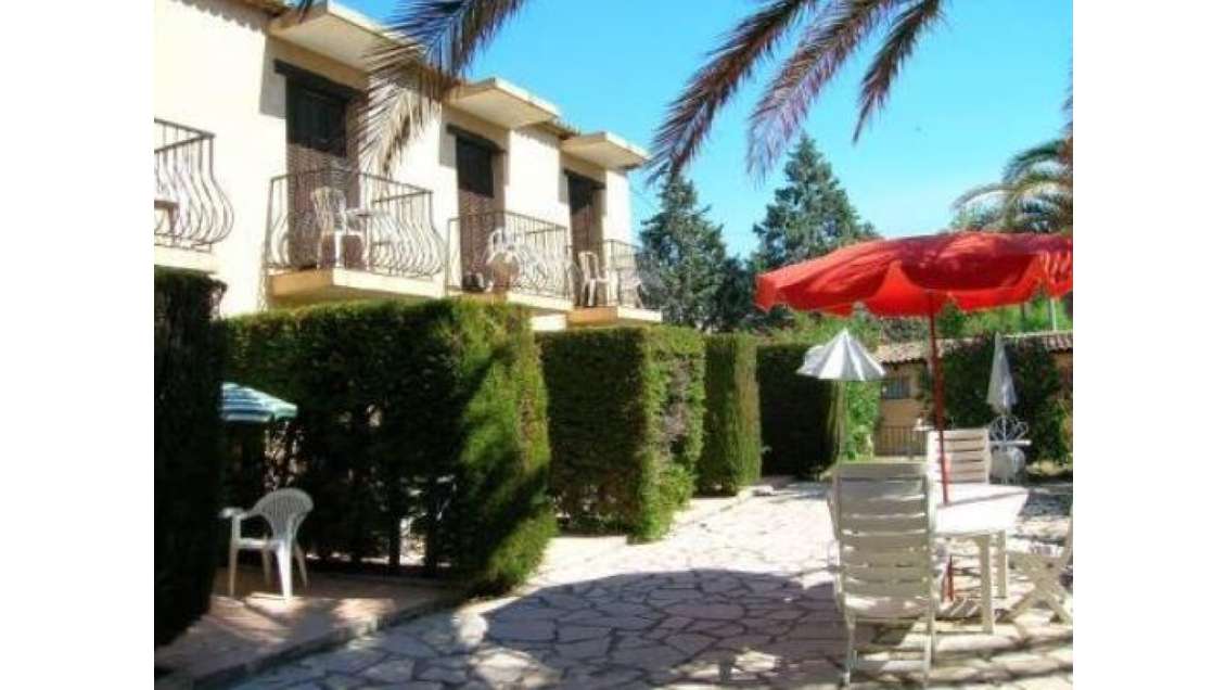 Rare : Murs hôtel libres proche plages