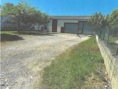 2 locaux d'activité + appartement + terrasse
