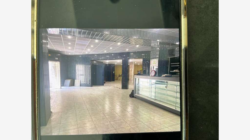 Local commercial 170 m2 plein pied Nîmes Gare/Tala