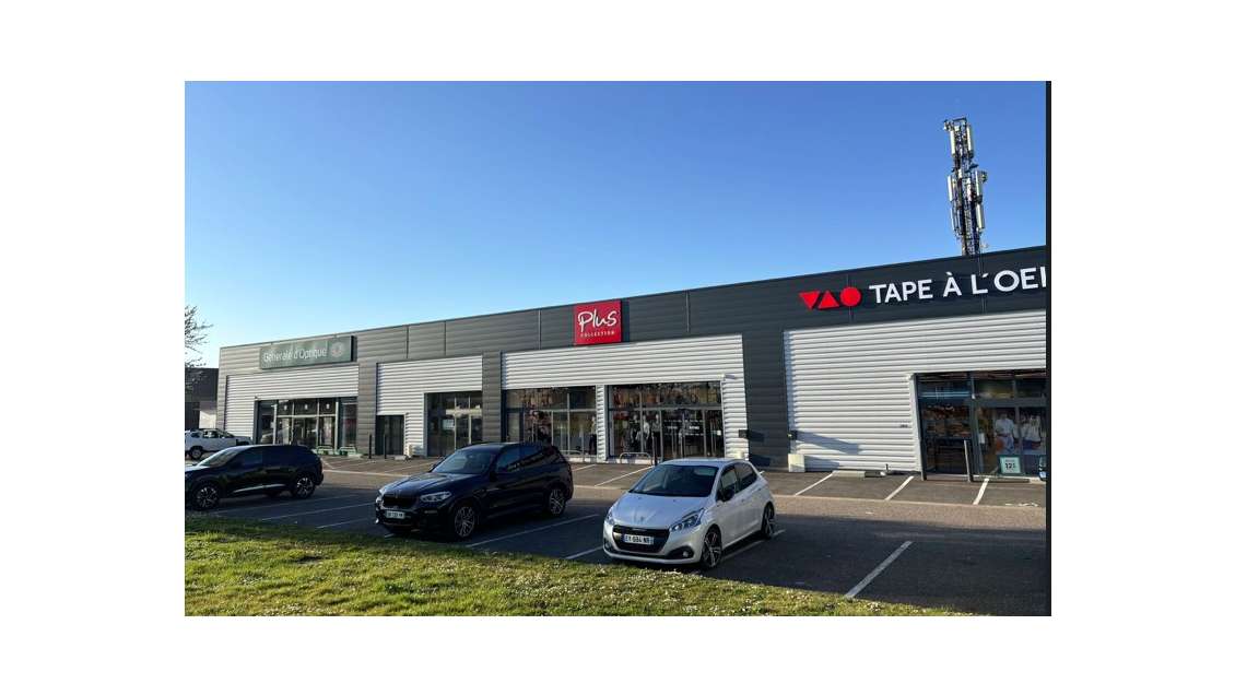 Retail park à vendre 8% AEM St Germain du Puy