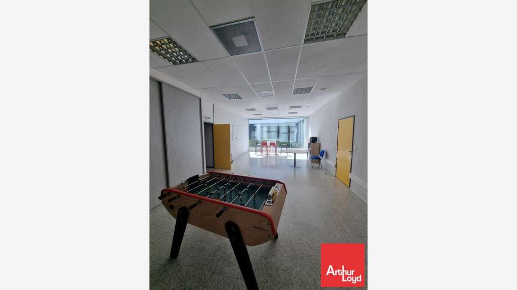 Vente local d'activité 3868m² à Jaunay-Clan