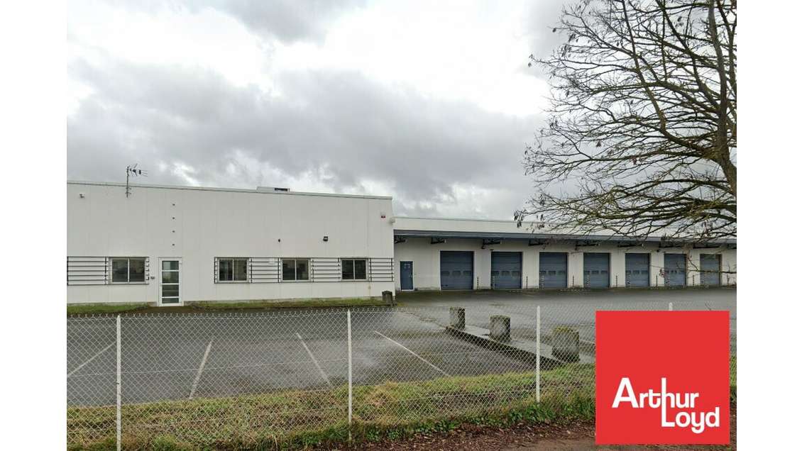 Vente local d'activité 3868m² à Jaunay-Clan