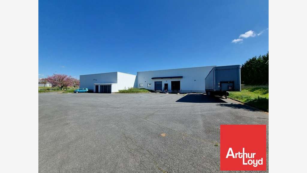 Vente local d'activité 3868m² à Jaunay-Clan