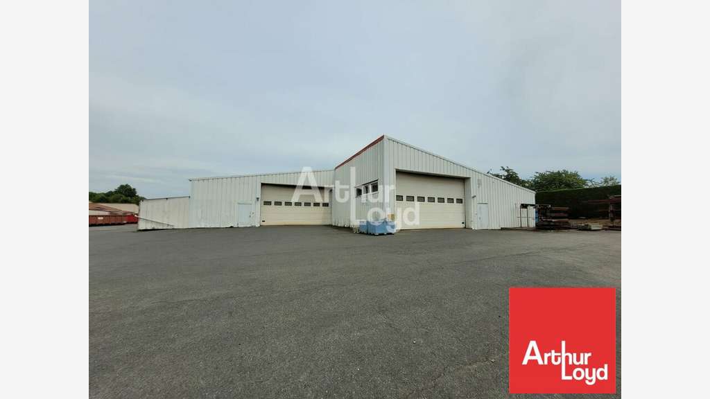 Local d'activité 2425m² à vendre à Antigny