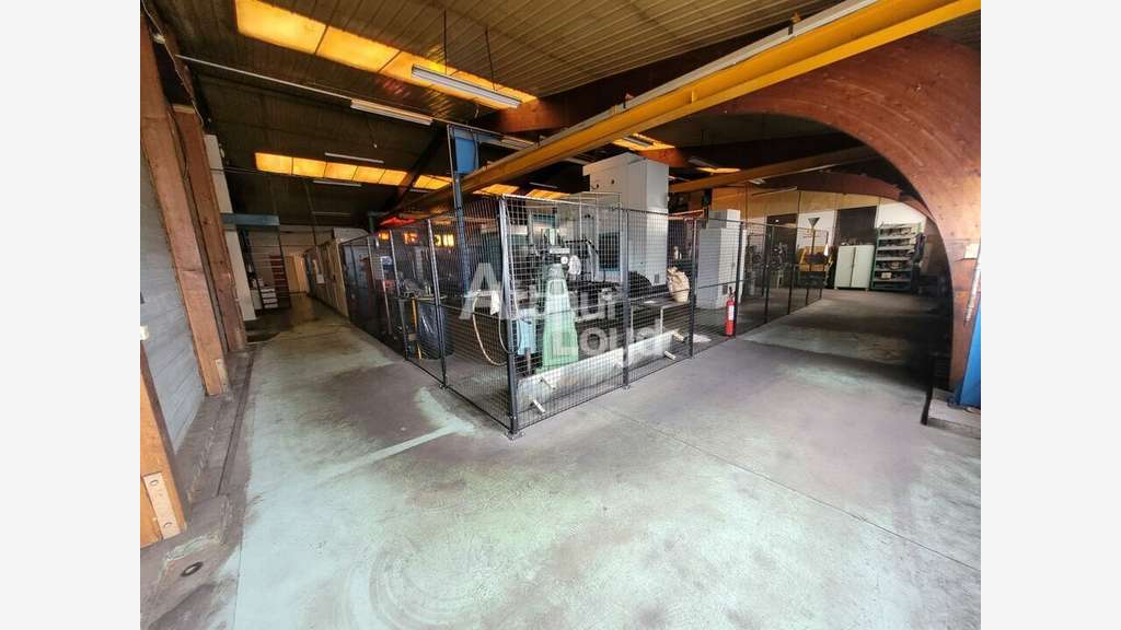 Local d'activité 2425m² à vendre à Antigny
