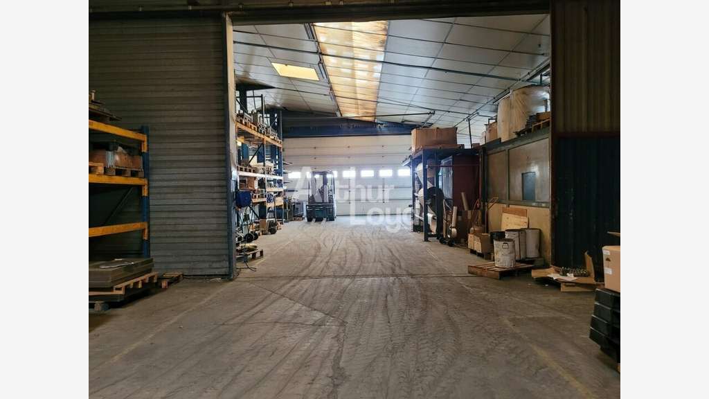 Local d'activité 2425m² à vendre à Antigny