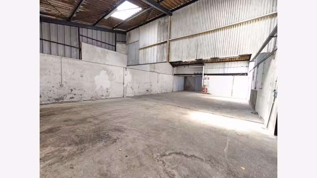 Local 380m² à vendre à Bayonne ZA Saint Frédéric