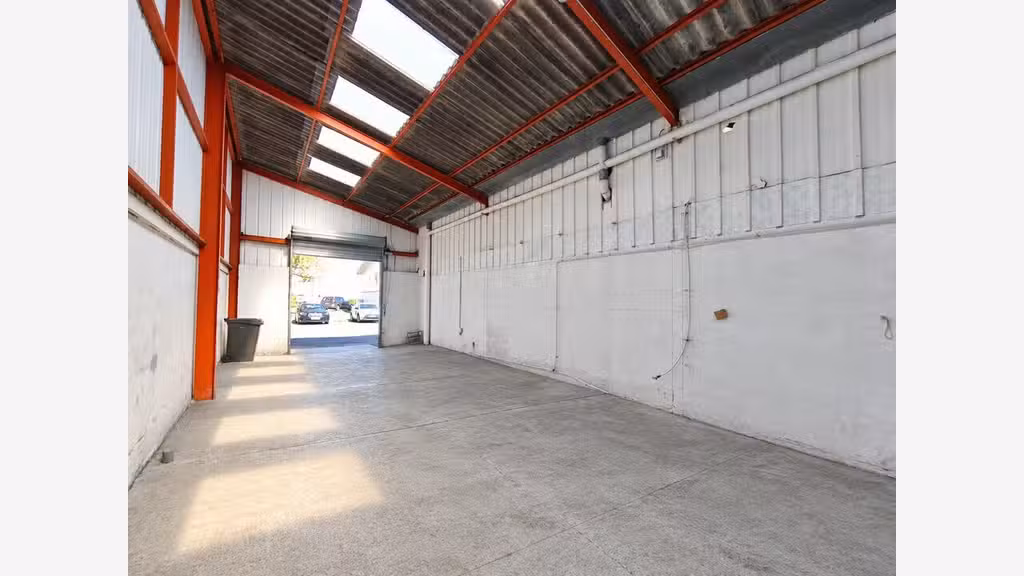 Local 380m² à vendre à Bayonne ZA Saint Frédéric