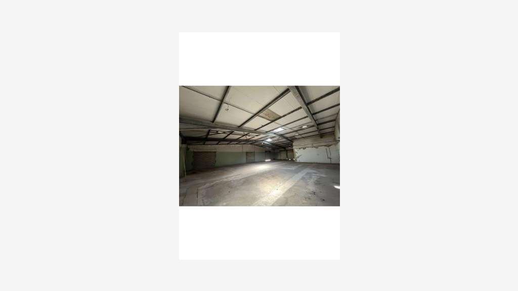 Vente local d'activité bureaux 2640m² à Monfavet