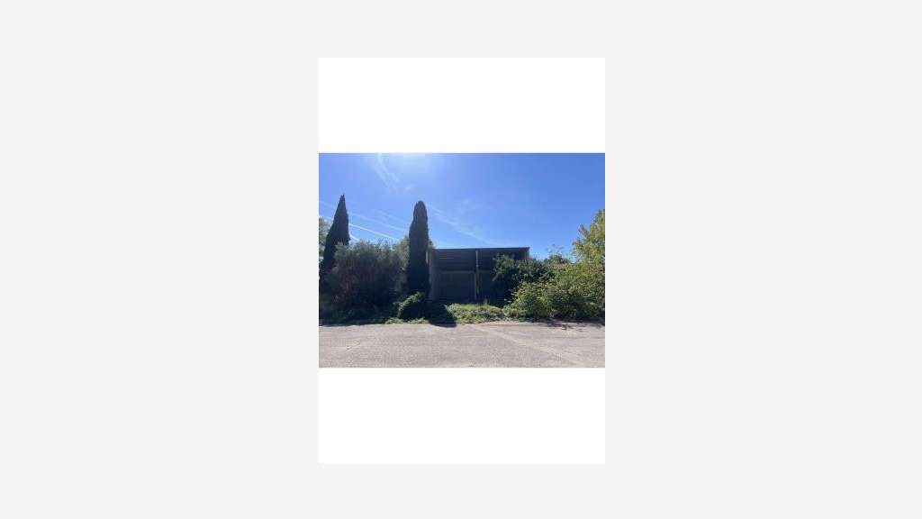 Vente local d'activité bureaux 2640m² à Monfavet