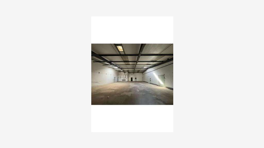 Vente local d'activité bureaux 2640m² à Monfavet