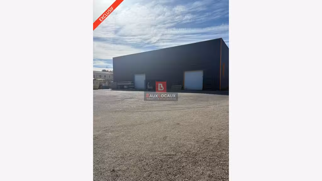 Local d'activité 1600m² à vendre à Carpentras