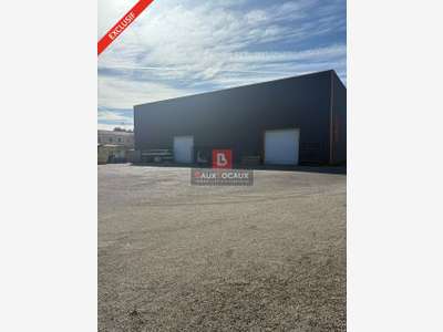 Local d'activité 1600m² à vendre à Carpentras