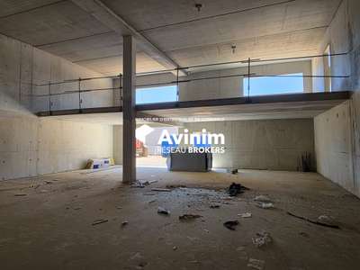 Local d'activité de 246.33 m² - 10 min Ouest M