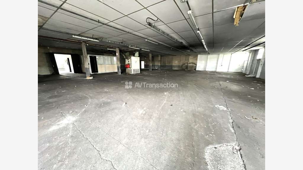 AV local d'activités 915m² sur 2320m² à Douains