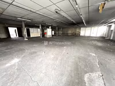 AV local d'activités 915m² sur 2320m² à Douains
