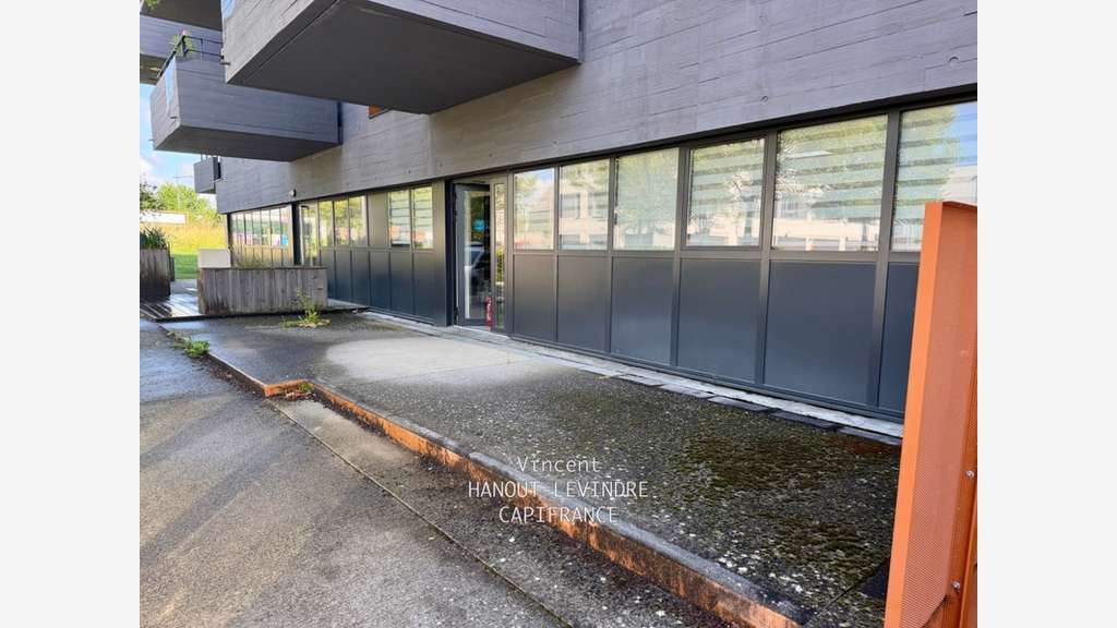 Local investissement locatif à vendre à Écouflant